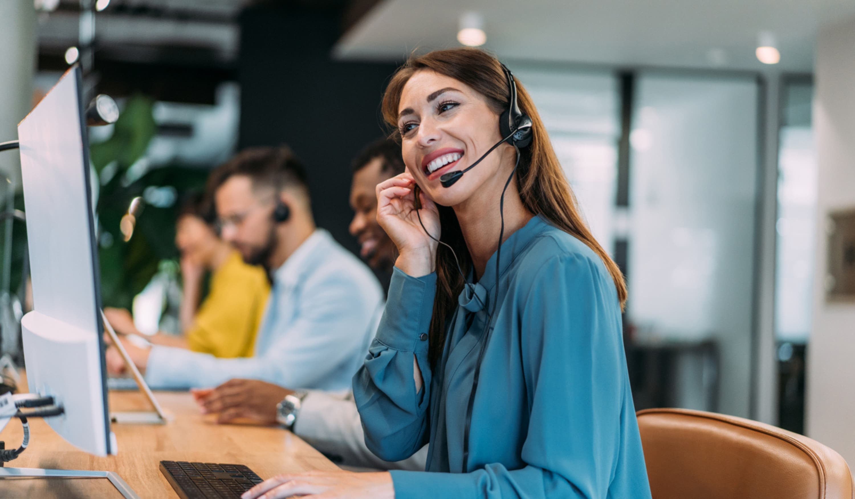 Professional customer service in direct customer dialogue