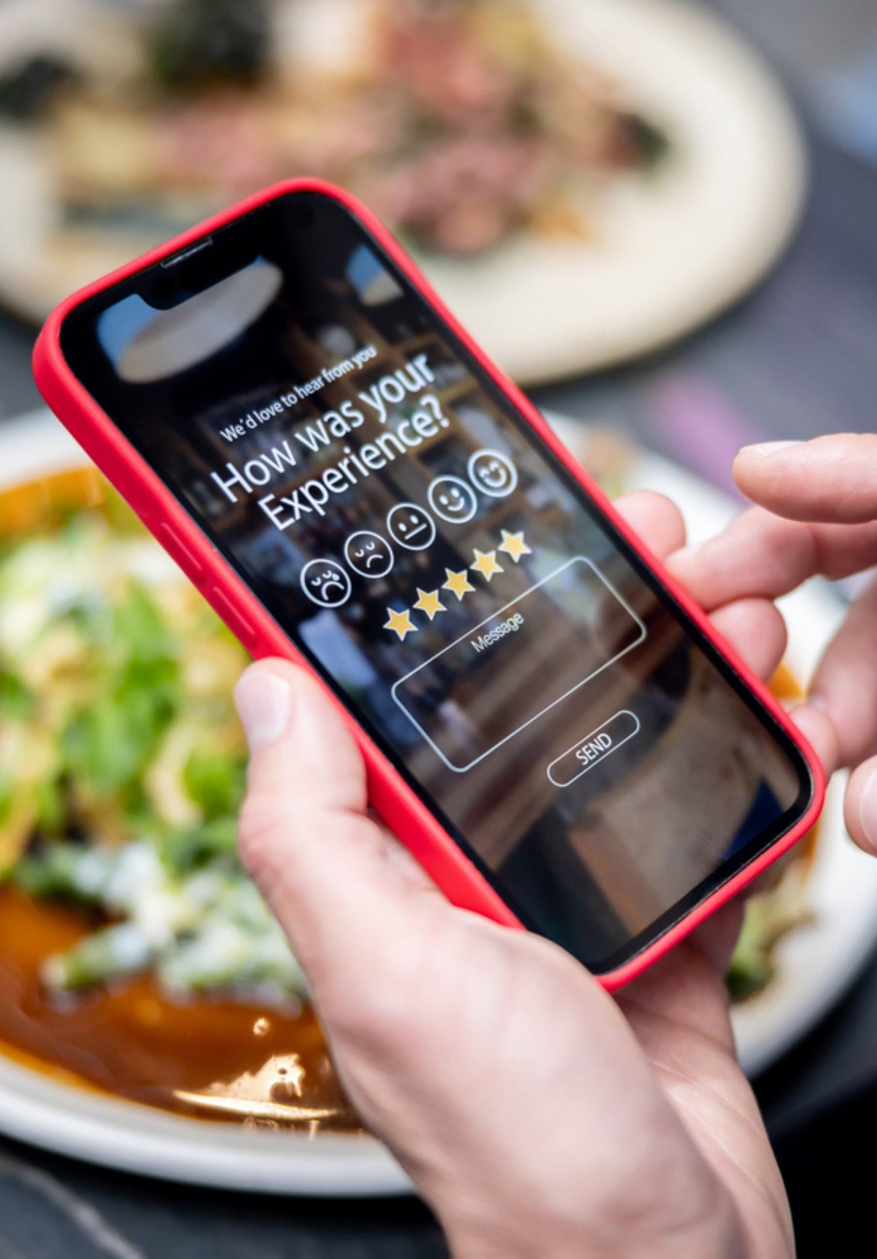 Echtzeit-Feedback via Smartphone zeigt: CX zählt. Erfahren Sie, wie GenAI Kundenfeedback analysiert, Agenten unterstützt und Services verbessert.